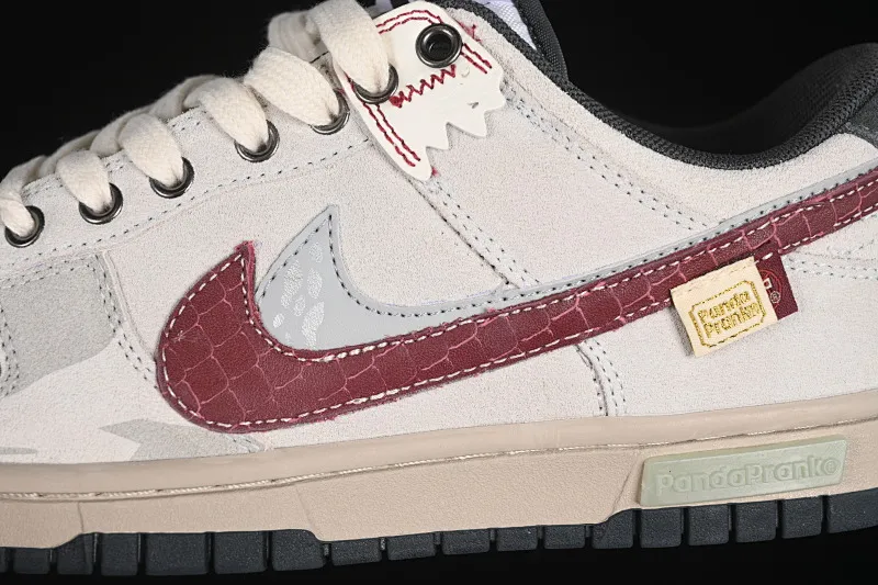 All Categories Nk SB Dunk Series Nk SB Dunk Low Low-top sneakers Nike Dunk Low "Double Swoosh" CNY Year of the Snake Panda Prank Shed the dust to welcome gold Cai Jin Low-top casual sneakers HV1800-101